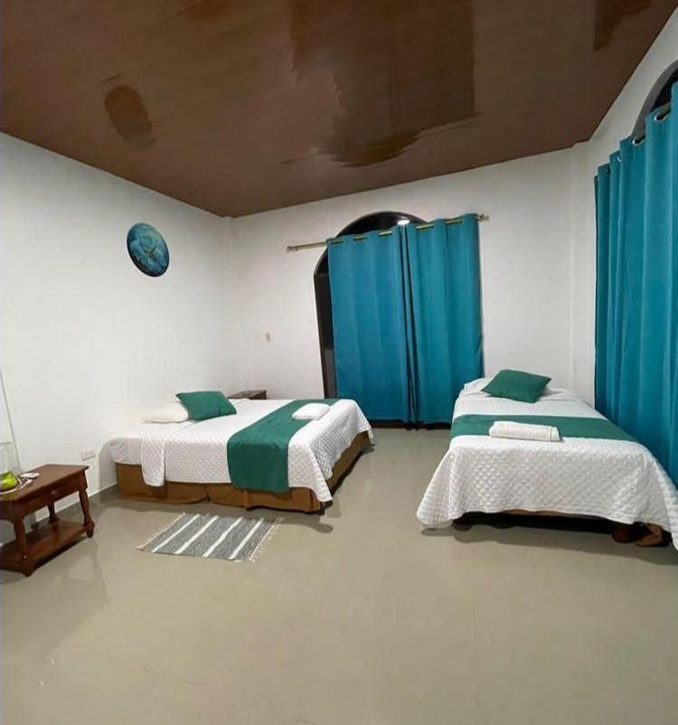 Hostal Muro De Las Lagrimas With High Speed Internet Starlink 푸에르토빌라밀 외부 사진