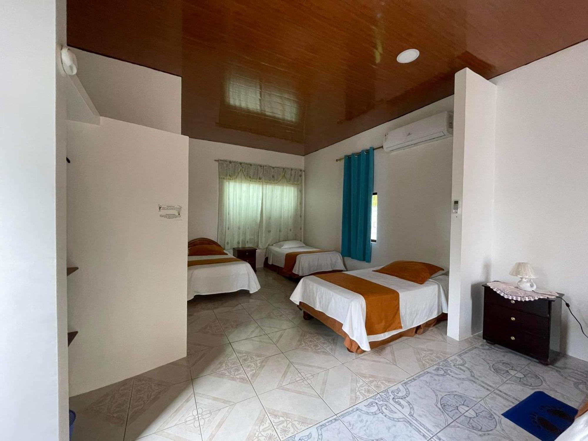 Hostal Muro De Las Lagrimas With High Speed Internet Starlink 푸에르토빌라밀 외부 사진
