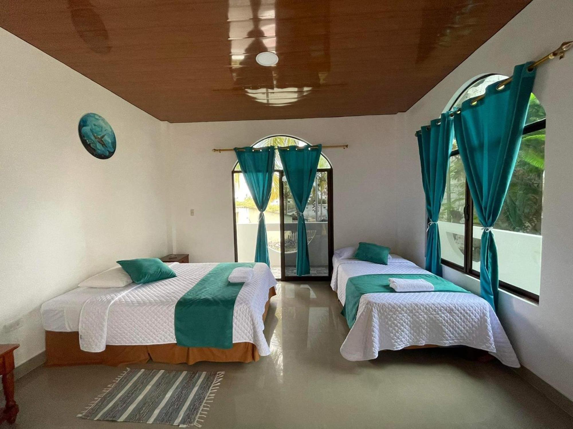 Hostal Muro De Las Lagrimas With High Speed Internet Starlink 푸에르토빌라밀 외부 사진