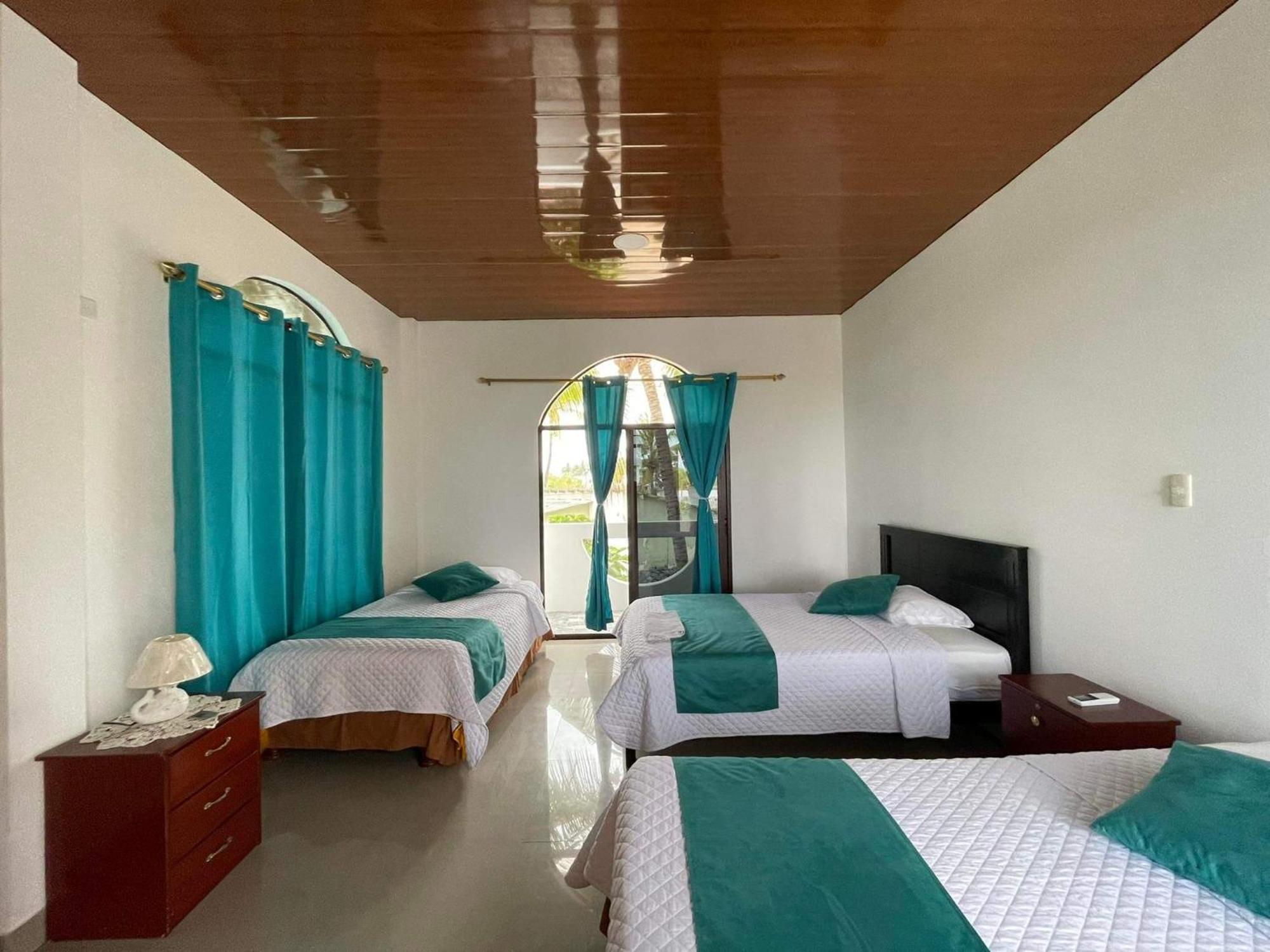 Hostal Muro De Las Lagrimas With High Speed Internet Starlink 푸에르토빌라밀 외부 사진