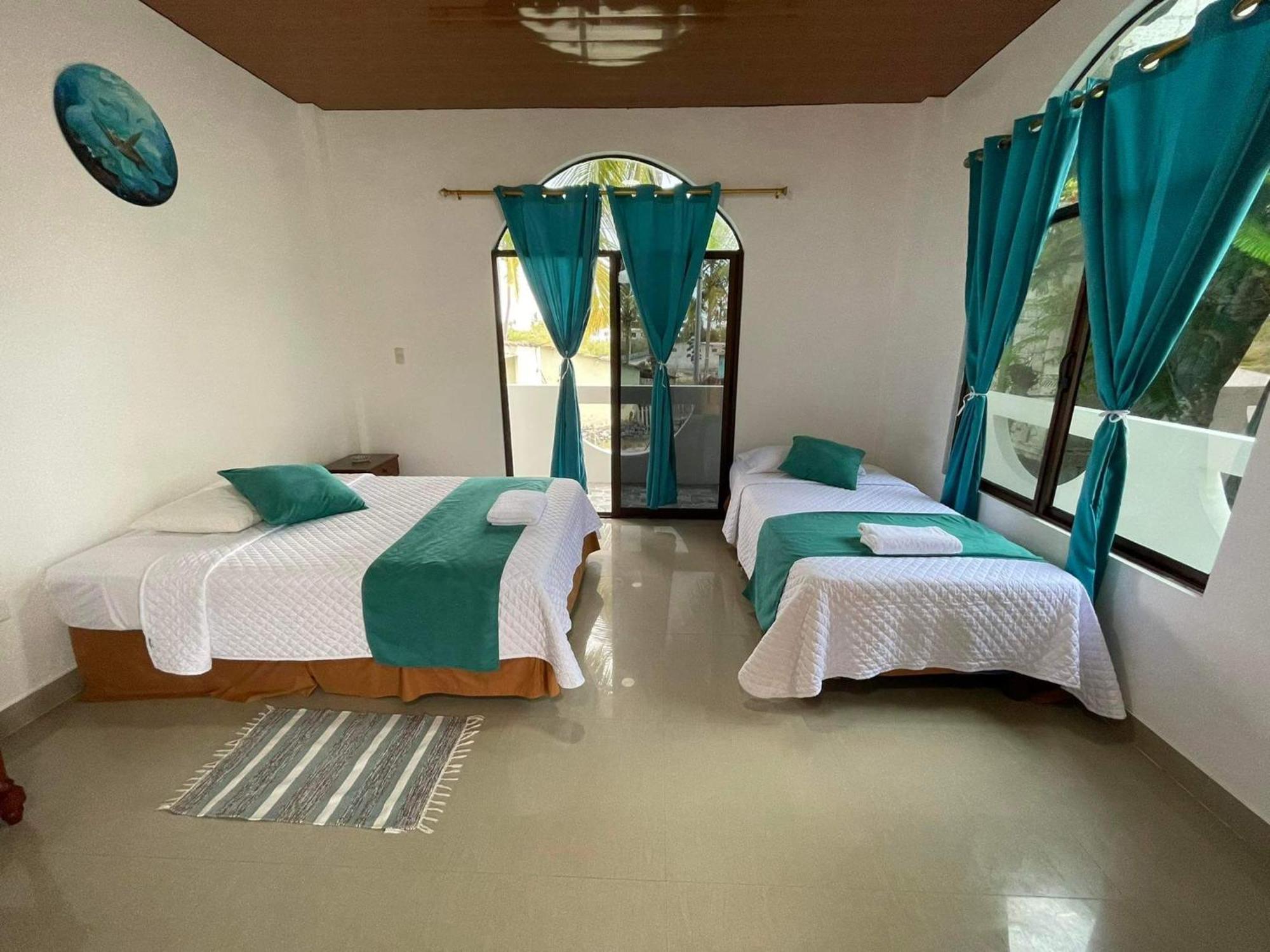 Hostal Muro De Las Lagrimas With High Speed Internet Starlink 푸에르토빌라밀 외부 사진