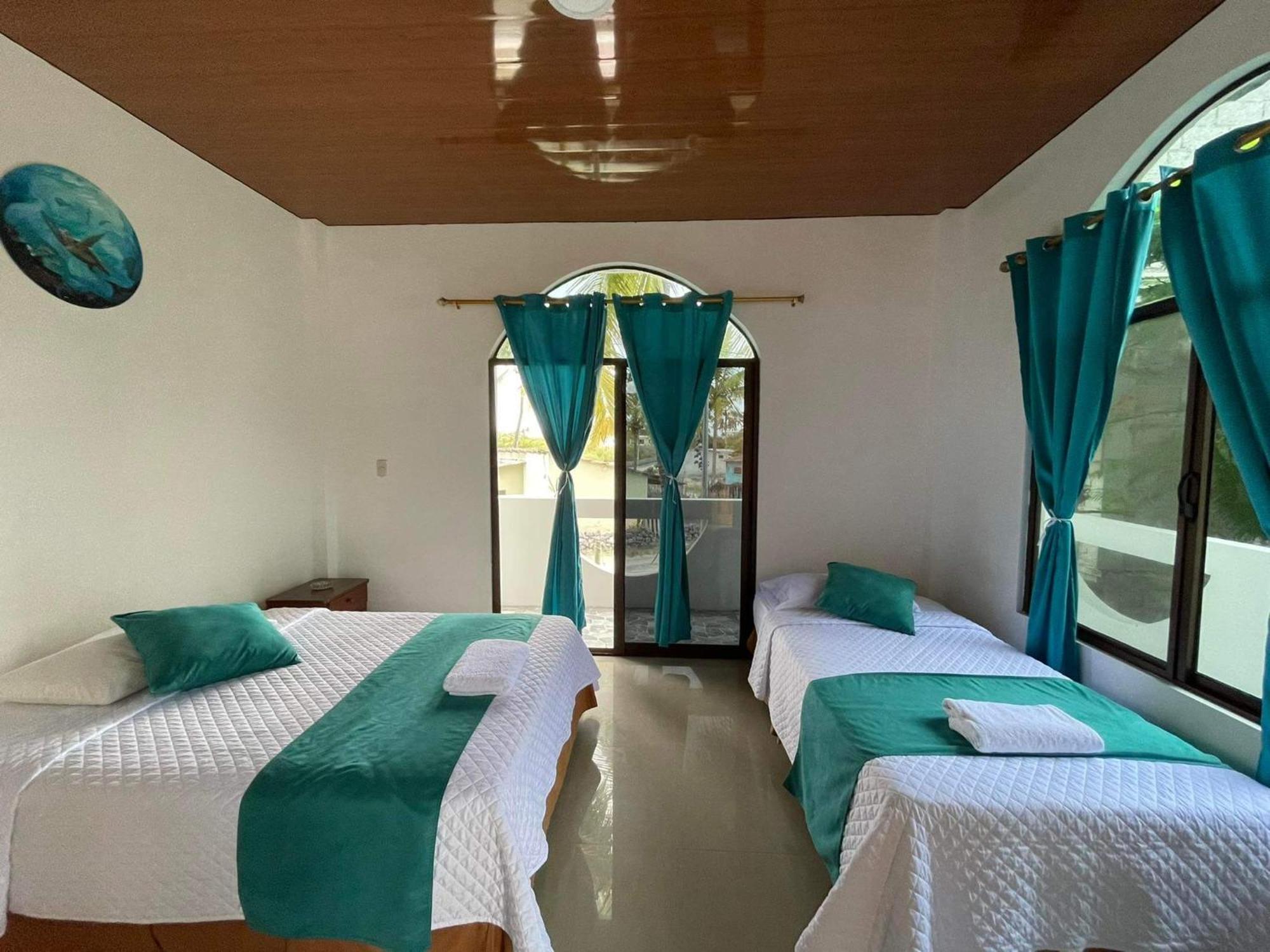Hostal Muro De Las Lagrimas With High Speed Internet Starlink 푸에르토빌라밀 외부 사진